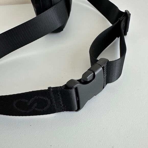 CALIA by Carrie Underwood Black Nylon Adjustable Sling Fanny Pack Waist Bag - Picture 6 of 12